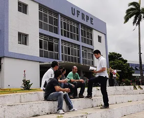 Imagem ilustrativa da imagem Concurso na UFRPE oferece 21 vagas para professor com salários de até R$ 13,2 mil