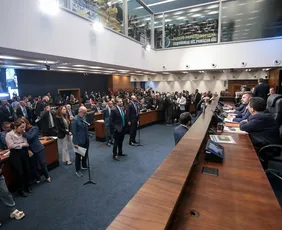 Imagem ilustrativa da imagem ‘Gratificação faroeste’: Alerj derruba veto de Castro e recria bônus para policiais por mortes