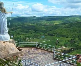 Imagem ilustrativa da imagem Em Solidão, sementes brotam entre fé, memória e o arroz da terra
