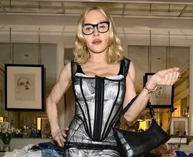 Imagem ilustrativa da imagem Madonna celebra 67 anos com filhos e namorado em festival na Itália