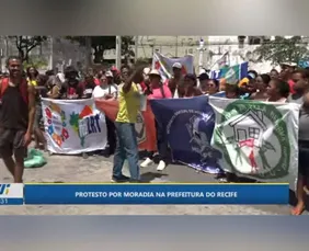 Imagem ilustrativa da imagem Manifestantes por moradia e forças de segurança entram em colisão em frente à PCR