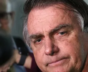 Imagem ilustrativa da imagem Bolsonaro apresenta soluços 'acima da média', mostra relatório médico