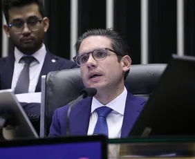 Imagem ilustrativa da imagem Motta acelera projeto contra adultização de crianças: ‘Que mundo estamos entregando?’