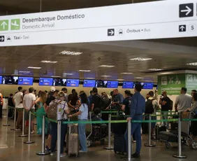 Imagem ilustrativa da imagem Mulher é presa pela PF no Aeroporto de Brasília após afirmar ter uma bomba dentro da mala, diz site