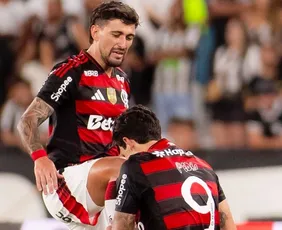 Imagem ilustrativa da imagem Pedro brilha, Flamengo vence Botafogo e segue na caça ao Palmeiras