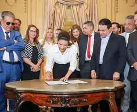Imagem ilustrativa da imagem Raquel sanciona lei que autoriza empréstimo de R$ 1,5 bilhão para obras em PE