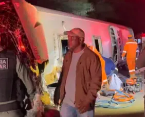 Imagem ilustrativa da imagem SDS-PE diz que 16 pessoas morreram em acidente com ônibus no agreste. Veja a nota: