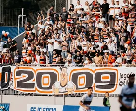 Imagem ilustrativa da imagem Santa  Cruz empata com Barra (SC) e deixa escapar o título da Série D