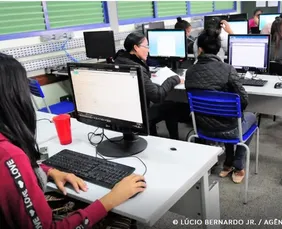 Imagem ilustrativa da imagem Veja lista do MEC com 456 cursos superiores autorizados para formato semipresencial
