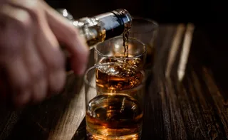 Imagem ilustrativa da imagem AGU notifica Meta por venda de produtos usados na falsificação de bebidas