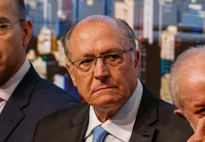 Imagem ilustrativa da imagem Alckmin faz reunião de emergência com Rui, Gleisi e técnicos sobre ação no Rio contra o CV