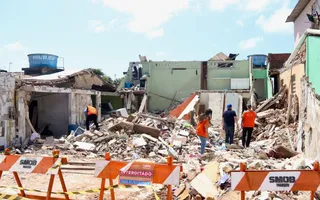 Imagem ilustrativa da imagem Após explosão em Olinda, Defesa Civil amplia vistorias; oito casas foram destruídas