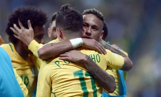 Imagem ilustrativa da imagem Coutinho celebra reencontro com Neymar em Vasco x Santos: ‘Um privilégio’