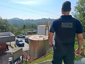 Imagem ilustrativa da imagem Metanol: Receita Federal faz operação para rastrear origem de substância em bebidas alcoólicas