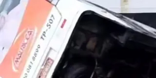 Imagem ilustrativa da imagem Micro-ônibus de Jaboatão tomba ao colidir com um trem do tipo VLT