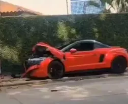 Imagem ilustrativa da imagem Motociclista de aplicativo bate de frente em carro esportivo. Dois feridos