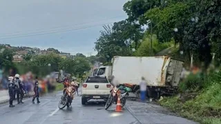Imagem ilustrativa da imagem Motorista de caminhão tomba e é resgatado de helicóptero no Cabo