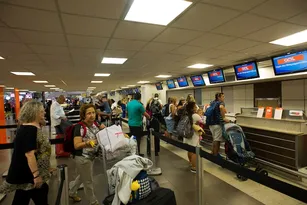 Imagem ilustrativa da imagem Passageiros relatam atrasos em voos no Aeroporto de Florianópolis