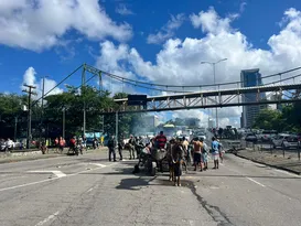 Imagem ilustrativa da imagem Protesto de carroceiros trava o Recife nesta segunda-feira (18)