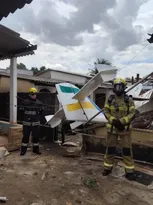 Imagem ilustrativa da imagem Quem é o piloto que sobreviveu após avião cair sobre casa em Goiânia