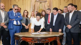 Imagem ilustrativa da imagem Raquel sanciona lei que autoriza empréstimo de R$ 1,5 bilhão para obras em PE