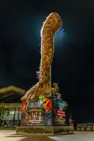 Imagem ilustrativa da imagem Recife ganha "Perna Cabeluda" gigante em campanha de lançamento de filme de terror
