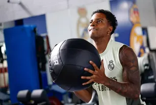 Imagem ilustrativa da imagem Rodrygo é relacionado para amistoso do Real Madrid em possível adeus rumo ao Manchester City