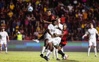 Imagem ilustrativa da imagem Sport e Ceará marcam no fim e empatam no clássico nordestino da 28ª rodada
