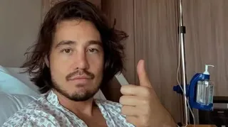 Imagem ilustrativa da imagem Tiago Iorc é internado às pressas com hérnia de disco e faz alerta