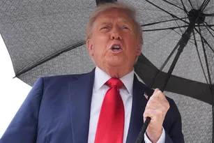 Imagem ilustrativa da imagem Trump embarca para Israel e diz que guerra acabou em Gaza
