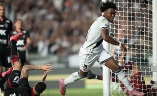 Imagem ilustrativa da imagem Vasco derrota o Vitória se afasta da zona do rebaixamento do Brasileirão