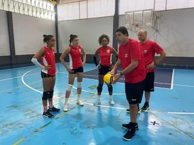 Imagem ilustrativa da imagem Vôlei de Cuba aposta em técnico brasileiro para tentar voltar à Olimpíada após 20 anos