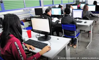 Imagem ilustrativa da imagem Veja lista do MEC com 456 cursos superiores autorizados para formato semipresencial