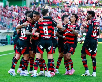 Imagem ilustrativa da imagem Flamengo vence Juventude fora, quebra tabu e mantém vantagem na liderança