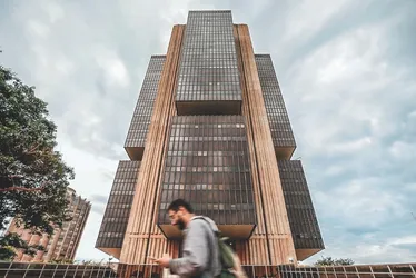 Imagem ilustrativa da imagem 14 mil do ES podem levar calote com veto a venda de banco