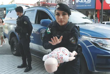 Imagem ilustrativa da imagem Agente da guarda de Cariacica ensina manobra que salva vidas