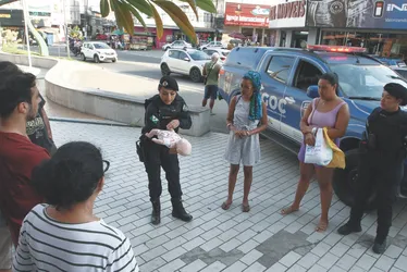 Imagem ilustrativa da imagem Agente da guarda de Cariacica ensina manobra que salva vidas