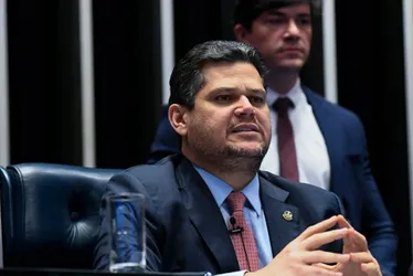 Imagem ilustrativa da imagem Alcolumbre manda PEC da Blindagem para Comissão de Justiça do Senado