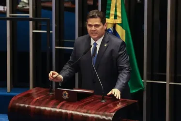 Imagem ilustrativa da imagem Alcolumbre rejeita anistia para Bolsonaro e diz que votará texto alternativo