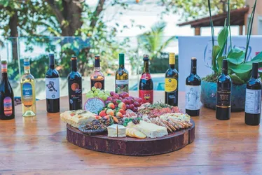 Imagem ilustrativa da imagem Anchieta: encontro de vinhos, música e gastronomia em Iriri