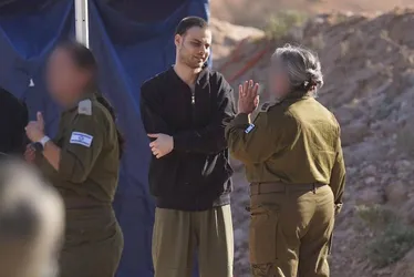 Imagem ilustrativa da imagem Após dois anos de guerra, Hamas devolve a Israel 20 reféns vivos