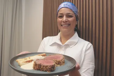 Imagem ilustrativa da imagem Aprenda a fazer uma receita de Rosbife e creme de alho-poró