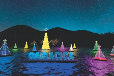 Imagem ilustrativa da imagem Árvore flutuante no Natal de Cariacica
