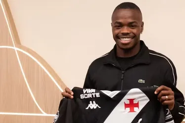 Imagem ilustrativa da imagem Atacante colombiano contratado pelo Vasco do Rennes desembarca no Rio com 'dores'