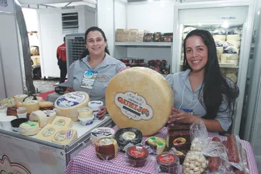 Imagem ilustrativa da imagem Até linguiça de tilápia em feira na Praça do Papa