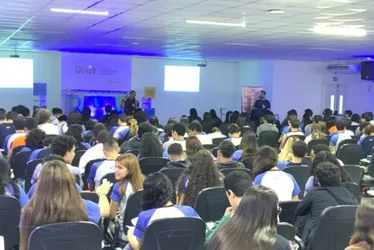Imagem ilustrativa da imagem Aulão gratuito vai orientar 300 estudantes do Recife para o Enem