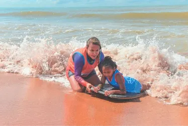 Imagem ilustrativa da imagem Aulão social de bodyboarding faz sucesso na programação pré-Wahine