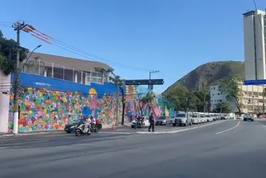 Imagem ilustrativa da imagem Avenida Vitória é liberada após interdição causada por tombamento de carreta