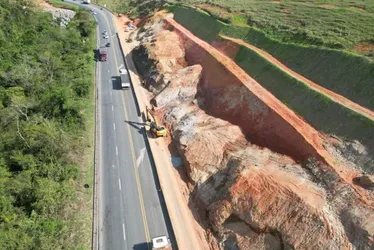 Imagem ilustrativa da imagem BR-101 terá trecho interditado para corte de rochas a partir desta terça-feira
