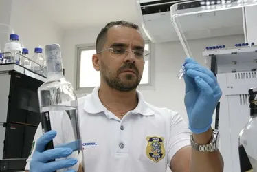 Imagem ilustrativa da imagem Bares do ES tranquilizam clientes em meio a casos de contaminação de metanol